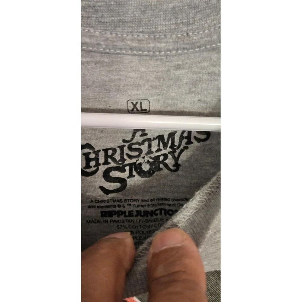 Men's XLGraphic tshirt HAPPY HOLIDAYS A CHRISTMAS STORY in excellent condition